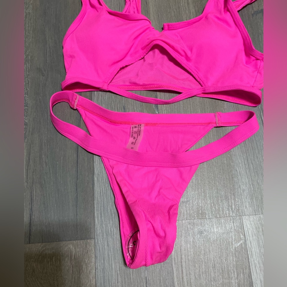 New Bathing suit - Picture 4 of 5